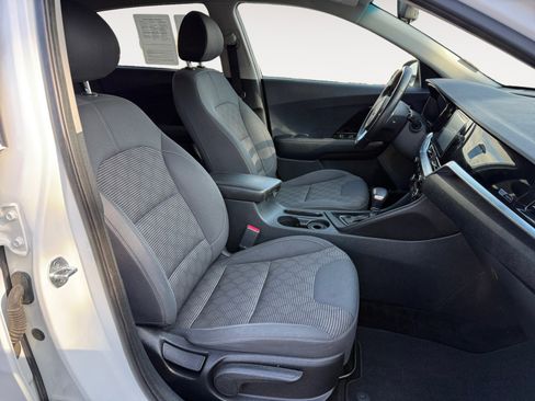Used 2020 Kia Niro LXS image 19