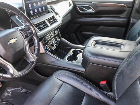 Used 2021 Chevrolet Suburban LT image 18