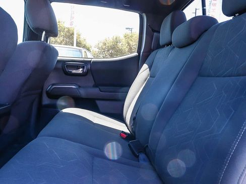Used 2018 Toyota Tacoma TRD Sport w/ Technology Package RWD image 20