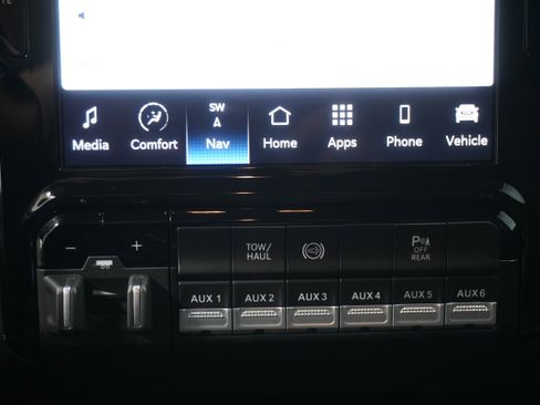 Used 2024 RAM 2500 Tradesman w/ Chrome Appearance Group image 20