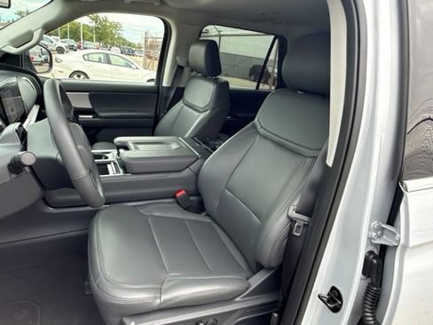 Used 2026 Ford Expedition Active AWD/4WD image 13