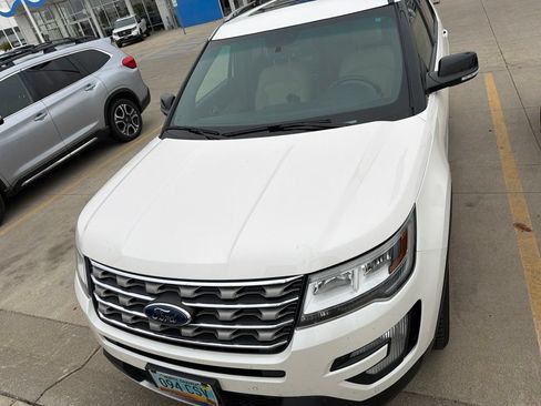 Used 2016 Ford Explorer XLT w/ Equipment Group 202A AWD/4WD image 10