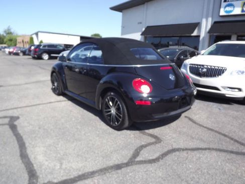 Used 2010 Volkswagen Beetle Convertible FWD image 6