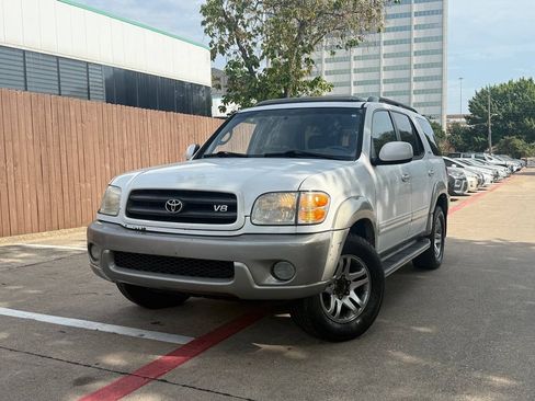 Used 2004 Toyota Sequoia SR5 RWD image 2
