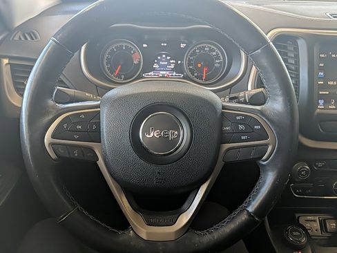 Used 2016 Jeep Cherokee Limited image 15