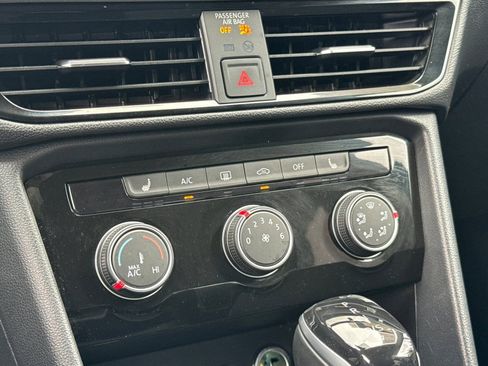 Used 2023 Volkswagen Taos SE image 20