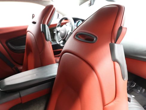 Used 2017 Aston Martin DB11 V12 RWD image 79