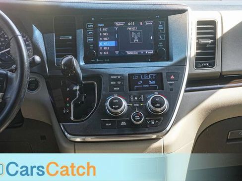 Used 2017 Toyota Sienna XLE w/ XLE Navigation Package FWD image 24