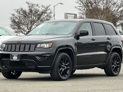 Used 2018 Jeep Grand Cherokee Altitude image 8