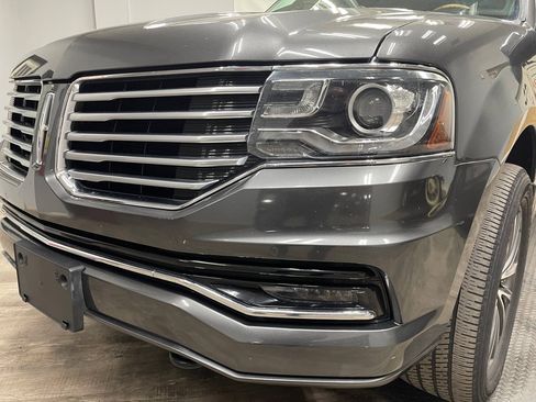 Used 2016 Lincoln Navigator Select RWD image 3