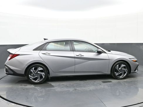 Certified 2025 Hyundai Elantra Sport image 3