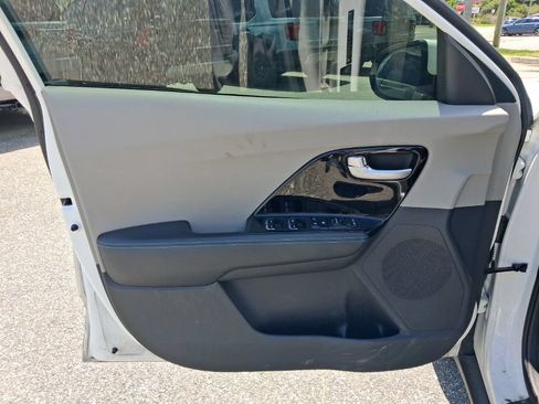 Used 2020 Kia Niro Touring FWD image 19