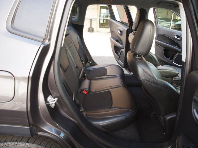 Used 2018 Jeep Compass Latitude w/ Popular Equipment Group FWD image 7