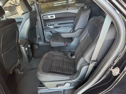 Used 2020 Ford Explorer XLT w/ Comfort Package AWD/4WD image 11