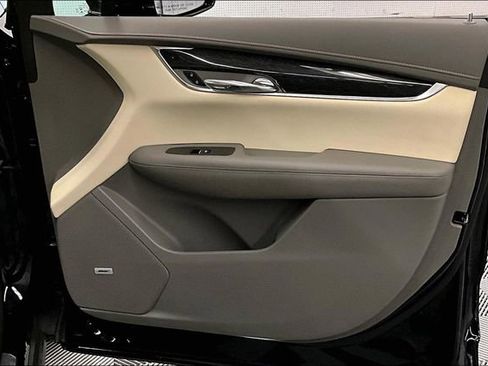 Used 2022 Cadillac XT6 Premium Luxury w/ Technology Package FWD image 21