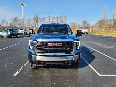 New 2026 GMC Sierra 2500 Pro image 2