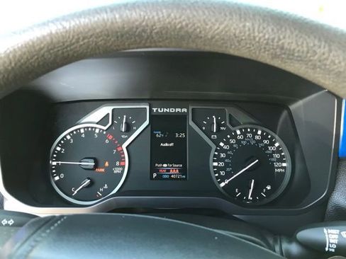 Used 2022 Toyota Tundra SR5 w/ SR5 Convenience Package AWD/4WD image 14