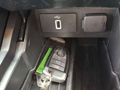 Used 2018 Ford Explorer XLT w/ Equipment Group 202A AWD/4WD image 26