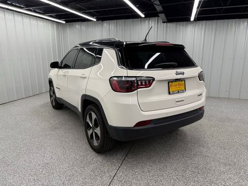 Used 2018 Jeep Compass Latitude w/ Popular Equipment Group FWD image 4