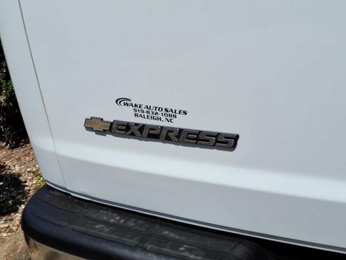 Used 2017 Chevrolet Express 2500 RWD image 8