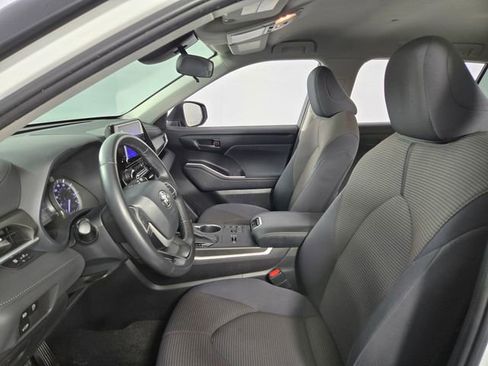 Used 2023 Toyota Highlander LE image 15