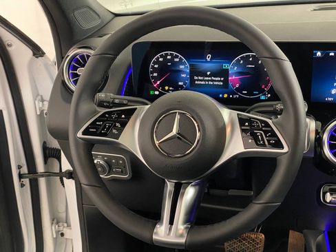 Used 2026 Mercedes-Benz GLB 250 4MATIC image 17