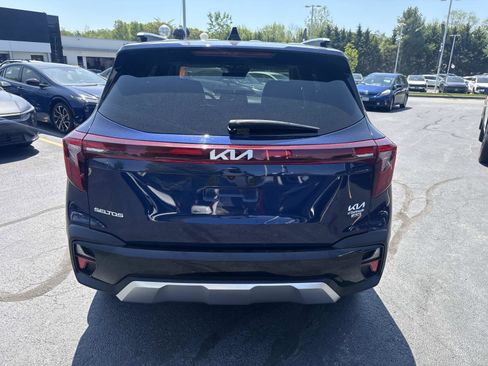 Used 2024 Kia Seltos EX AWD/4WD image 4