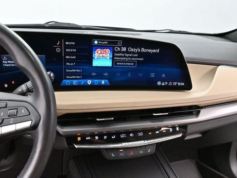 Certified 2024 Cadillac XT4 Luxury w/ Cold Weather Package FWD image 17