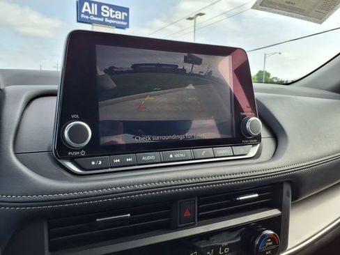 Used 2025 Nissan Rogue SV FWD image 28