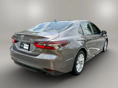 Used 2022 Toyota Camry LE FWD image 5
