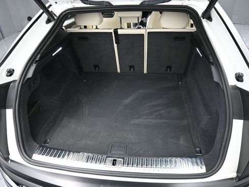 Used 2020 Lamborghini Urus image 35