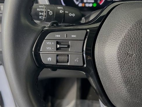 Used 2025 Honda Pilot Touring image 17