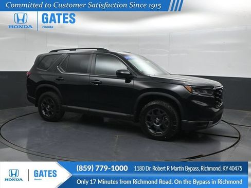 Certified 2025 Honda Pilot TrailSport image 1