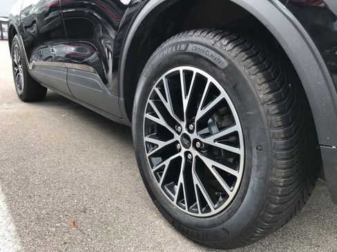 Used 2023 Ford Escape SE image 36