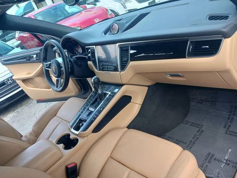 Used 2017 Porsche Macan AWD/4WD image 34