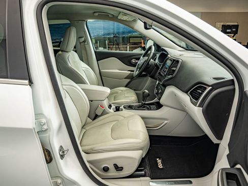 Used 2019 Jeep Cherokee Limited FWD image 35