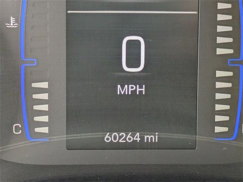 Used 2022 Chrysler Voyager LX image 23