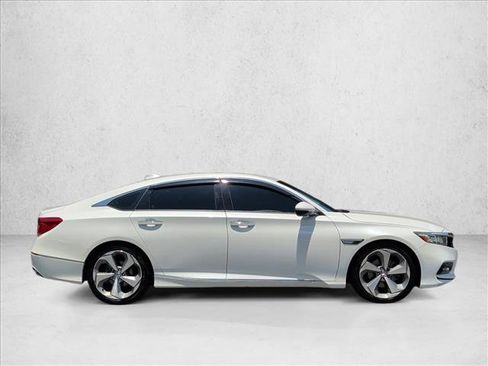 Used 2019 Honda Accord Touring image 4