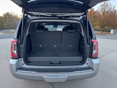 Used 2020 GMC Yukon Denali w/ Denali Premium Package image 16
