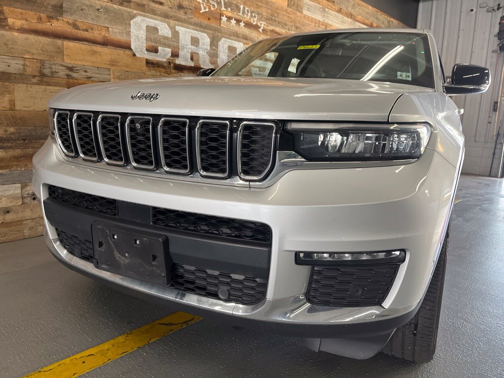 Used 2023 Jeep Grand Cherokee L Limited w/ Luxury Tech Group II AWD/4WD image 3