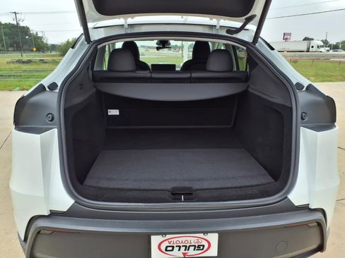 Used 2026 Tesla Model Y 2WD image 8
