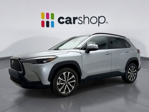 Used 2023 Toyota Corolla Cross XLE image 1