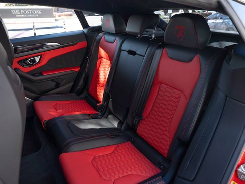 Used 2022 Lamborghini Urus AWD/4WD image 11