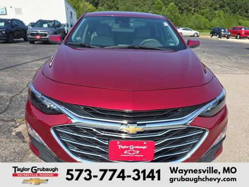 Used 2025 Chevrolet Malibu LT FWD image 3