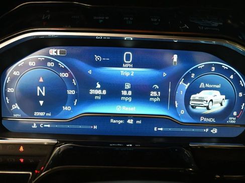 Used 2025 Chevrolet Silverado 1500 LT RWD image 6