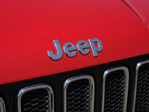 Used 2018 Jeep Renegade Latitude w/ Advanced Technology Group FWD image 8