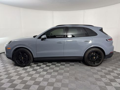 Used 2024 Porsche Cayenne AWD/4WD image 2