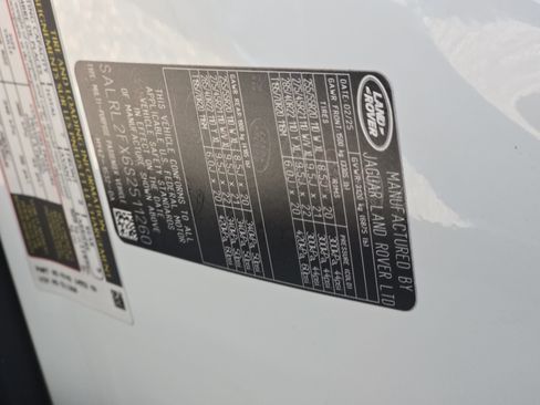 Certified 2025 Land Rover Discovery Dynamic SE AWD/4WD image 39