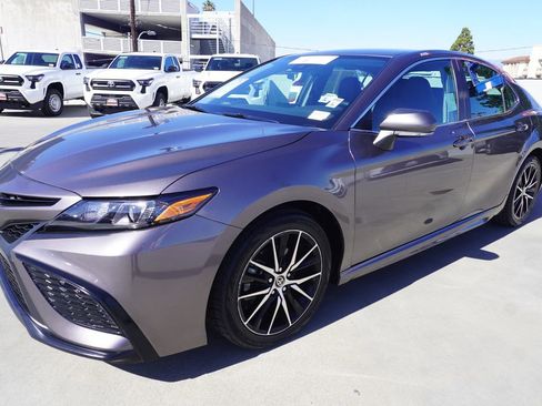 Certified 2022 Toyota Camry SE image 4