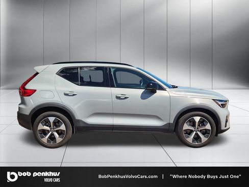 Used 2025 Volvo XC40 B5 Plus AWD/4WD image 24